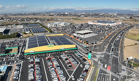 明和矢島地区の空撮写真。手前にスーパーマーケットのTSURUYAがある。