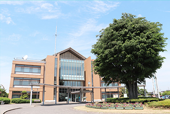 明和町役場の外観