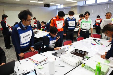 大規模浸水を想定した初動対応図上訓練の様子